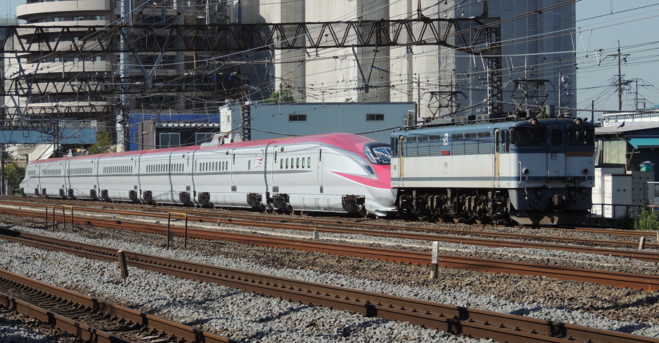 「EF65-2067」＋秋田新幹線E6系「スーパーこまち」（Z17編成）甲種輸送列車
