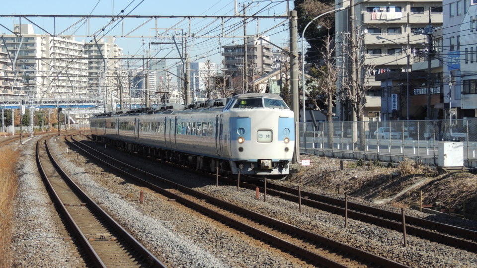 JR東日本 183系（マリ32編成 旧あずさ色）鎌倉初詣臨時列車