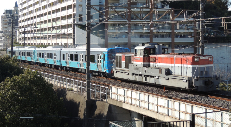 「DE11-2001」＋青い森鉄道「青い森703系」甲種輸送列車