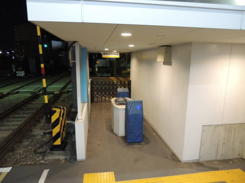 鈴木町駅「臨時出口」