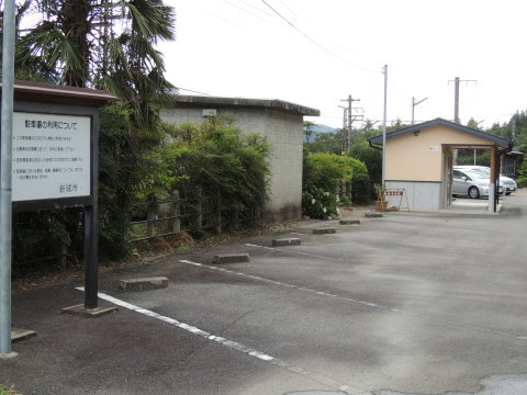 長篠城駅 駅前駐車場と公衆便所